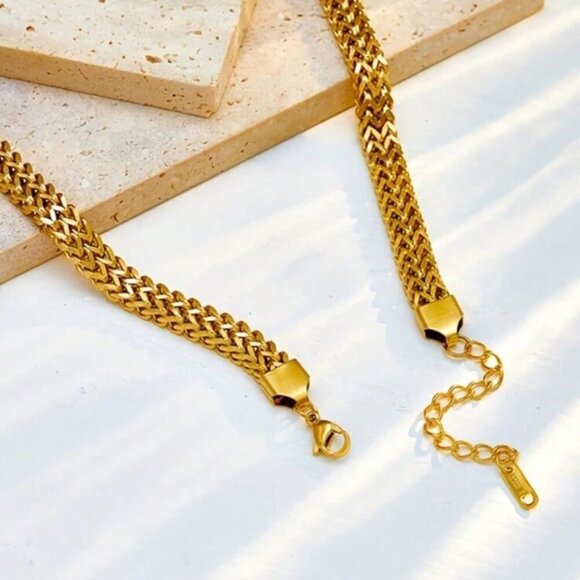 Elegant Gold Necklace Stainless Steel - Picture 4 of 6